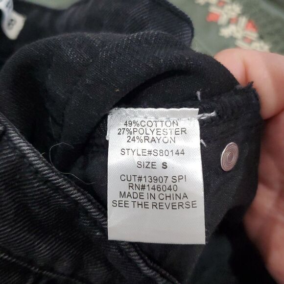 Signature 8 Black, The Taylor Distressed Cut Off Jean Shorts Size Small, NWT ✨️ - Picture 5 of 5